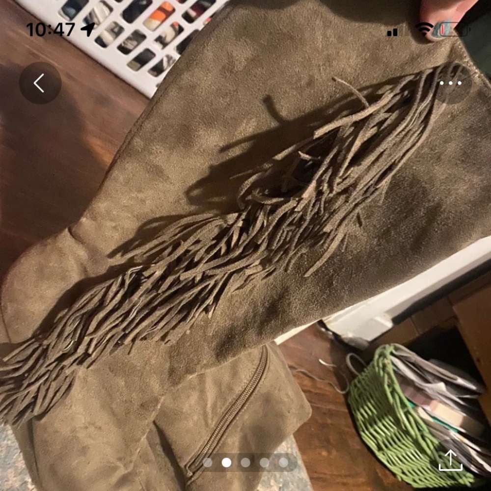 Adorable Size 8.5 boots - Picture 2 of 3